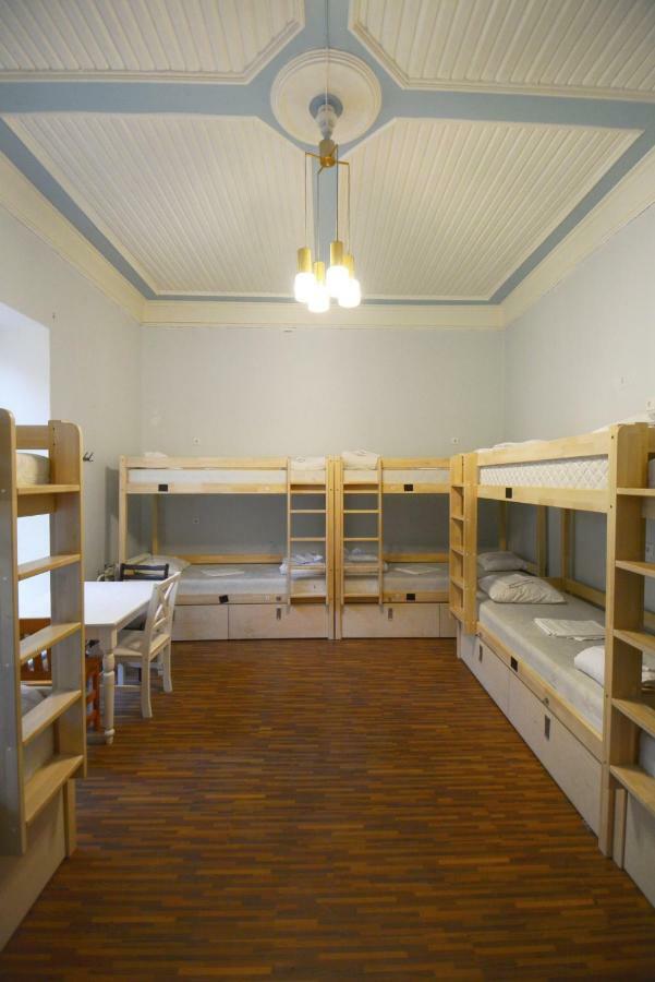 Hostal The Monks Bunk & Bar *